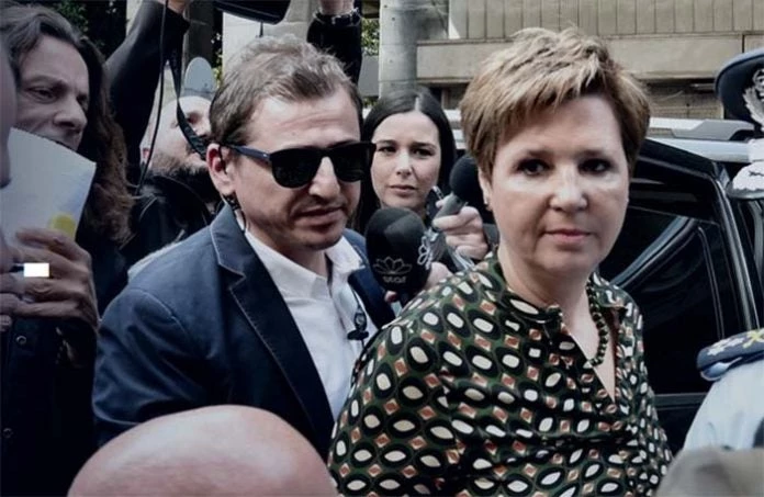 Τα «άκουσε» η Γεροβασίλη από τους αστυνομικούς: «Ντροπή σου, έχεις μούτρα και εμφανίζεσαι» – «Είσαι ανίκανη» – Βίντεο